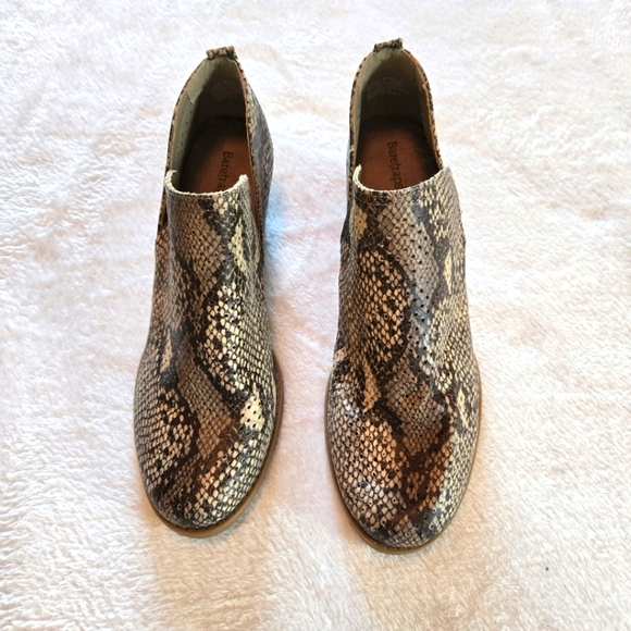Baretraps Women's Snake Skin Print Ankle Booties - Gold Size 6 1/2 Classic - Picture 4 of 10